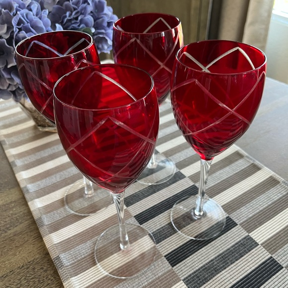 NWOT Set of 4 Pier 1 Etched Wine Glasses